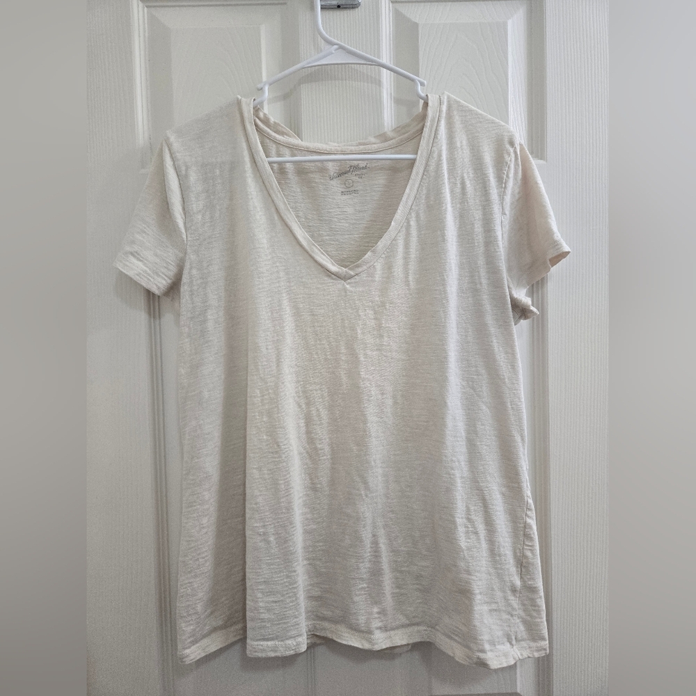 Universal Thread Vneck Tee